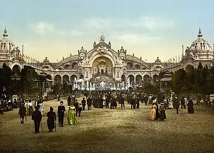 The Château d'eau and plaza of the Paris Universal Exposition of 1900. The fountains were illuminated with different colors at night.